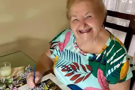 Artista de 94 anos faz exposição de estreia - Imagem