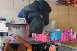 Assaltante é baleado e chora após tentativa de roubo: "Eu tenho filho" - Imagem