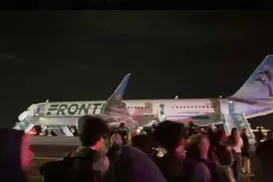Avião atropela pedestre durante decolagem e voo é cancelado - Imagem