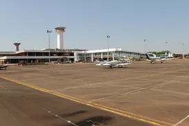 Avião que transportava R$ 15 milhões cai e moradores saqueiam dinheiro - Imagem