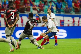 Bahia x Athletico: veja a revisão do VAR em pênalti polêmico anulado - Imagem