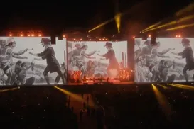 Banda faz protesto durante show contra guerra de Irã e Estados Unidos - Imagem