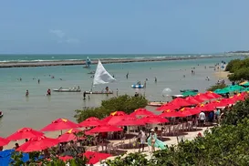 Banhistas atacam PM durante prisões em orla de Porto de Galinhas - Imagem