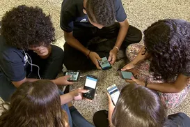 Brasil cria legislação para proteger menores de 18 anos na internet - Imagem