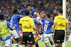 Brigas e 23 expulsões: entenda confusão generalizada em Cruzeiro x Atlético-MG - Imagem