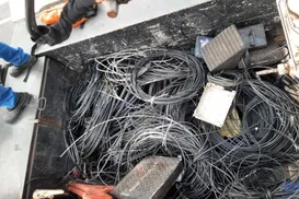 Cabos irregulares de telefonia e internet são removidos na Bahia - Imagem