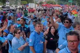 Chilenos "invadem" a Fonte Nova com festa para pegar o Bahia; assista - Imagem