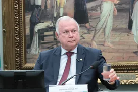 Deputado baiano assume relatoria de PEC que acaba com escala 6x1 - Imagem