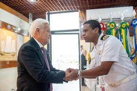 Desembargador Sérgio Cafezeiro é homenageado pelas Forças Armadas em Salvador - Imagem
