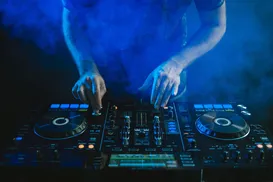 DJ é espancado e sofre fratura após ser confundido com ladrão - Imagem
