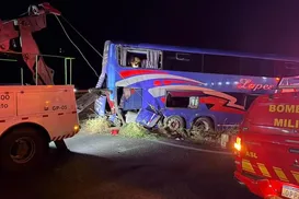 Duas pessoas morrem em acidente com ônibus de igreja que saiu da Bahia - Imagem