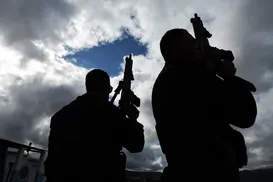 Dupla é presa por imobilizar e queimar funcionário deficiente na Bahia - Imagem