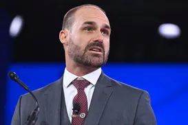 Eduardo Bolsonaro é afastado de cargo na PF pela quantidade de faltas - Imagem