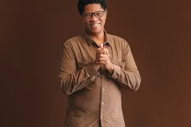 Elísio Lopes Jr. quer novo olhar sobre histórias negras na TV: “A gente quer se ver” - Imagem