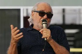 Emiliano José homenageia historiador baiano Luís Henrique Dias Tavares - Imagem