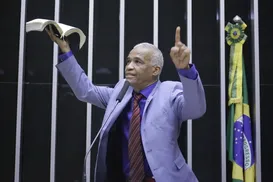 “Esse furico agora é de Deus”, diz Pastor Isidório a homem no Carnaval - Imagem