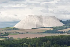 Everest de Sal: conheça montanha de resíduos que virou ponto turístico - Imagem