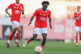 Ex-jogador do Benfica é esfaqueado e fica em estado grave na Dinamarca - Imagem