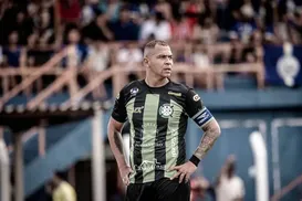 Ex-Vitória define novo clube após passagem na Bahia aos 36 anos - Imagem