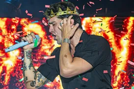 Fãs relatam queimaduras causadas por pulseiras em show de Luan Santana - Imagem