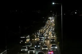 Feriado aumenta fluxo e deixa trânsito lento nas saídas de Salvador - Imagem