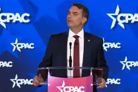 Flávio Bolsonaro pede influência dos EUA nas eleições brasileiras - Imagem