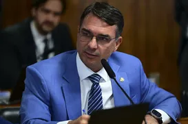Flávio Bolsonaro revela contato com Moraes para pedir domicilar ao pai - Imagem