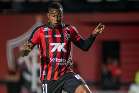 Fora da temporada, Dudu é operado em São Paulo e inicia recuperação - Imagem