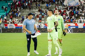 Goleiros do Bahia: em 1 hora, João Paulo toma mais gols que Ronaldo em 7 jogos - Imagem