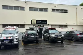 Guarda Municipal mata esposa na frente da filha após vê-la fazendo as unhas - Imagem