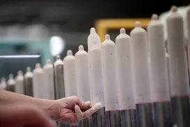 Guerra pode elevar preço da camisinha para R$ 32 no Brasil; entenda - Imagem