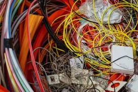 Homem compra 25 kg de lixo por R$ 580 e recebe pequena fortuna - Imagem