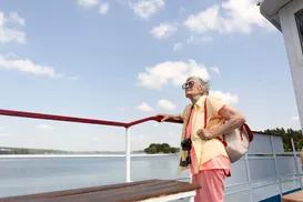 Idosos podem viajar de graça em lanchas e navios; saiba como - Imagem