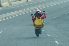 Inexperiência, velocidade e celular colocam jovens em risco no trânsito - Imagem