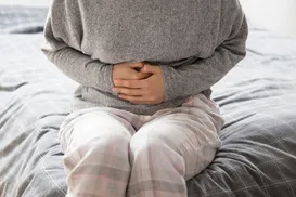 Jovem descobre câncer ao confundir dor abdominal com cólica - Imagem