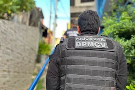 Jovem é preso suspeito de produzir conteúdo pornográfico infantil na Bahia - Imagem
