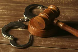 Jovem se vinga de assassino da mãe 10 anos depois do crime - Imagem