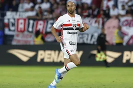 Lucas Moura sofre lesão grave contra o Bahia e pode perder a temporada - Imagem