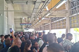 Manhã de caos: passageiros enfrentam problemas no metrô de Salvador - Imagem