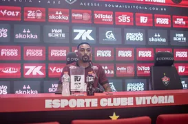 Mateus Silva analisa disputa de posição na defesa do Vitória - Imagem