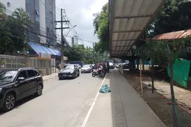 Motociclista atropela pedestre na contramão e é preso após perseguição - Imagem