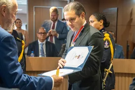 Na festa do TCM, Hugo Motta só falou no oficial. E trancou o bico - Imagem