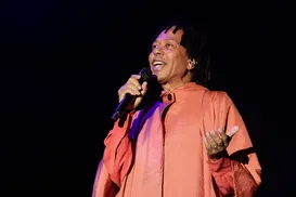 Noite de Verão Lilás une música, gastronomia e tributo a Djavan em Salvador - Imagem