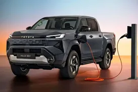 O fim do diesel? Conheça a nova Toyota Hilux elétrica de 197 cv - Imagem