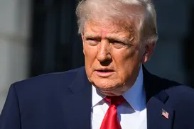 Petróleo sobe 8% após falas de Trump sobre bloquear estreito de Ormuz - Imagem