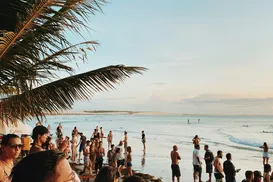 Praia grátis? Vila famosa cobra taxa obrigatória de quem deseja entrar - Imagem