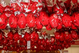 "Preços estão caríssimos!": busca por ovos de Páscoa chama atenção em Salvador - Imagem