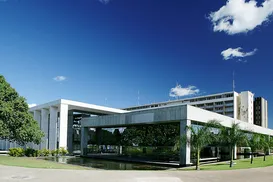 Professor é condenado por falar sobre seios de adolescente: "Grandões" - Imagem