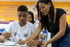 Professores da Bahia turbinam salários com adicional do governo - Imagem