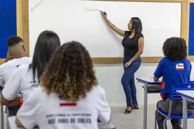 Projeto do novo salário dos professores chega à Alba com reajuste em 2026 - Imagem